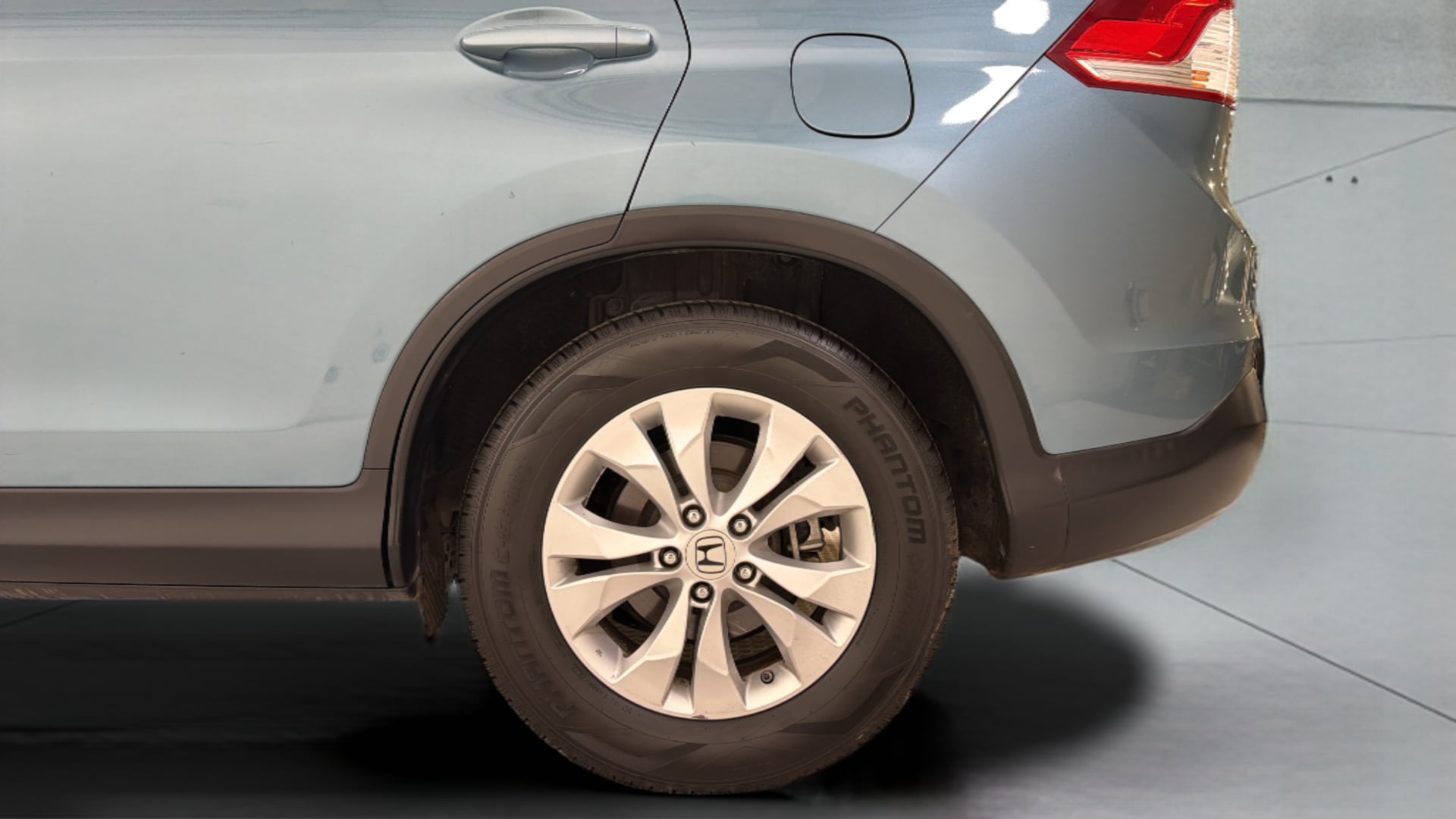 View vehicle photo 5