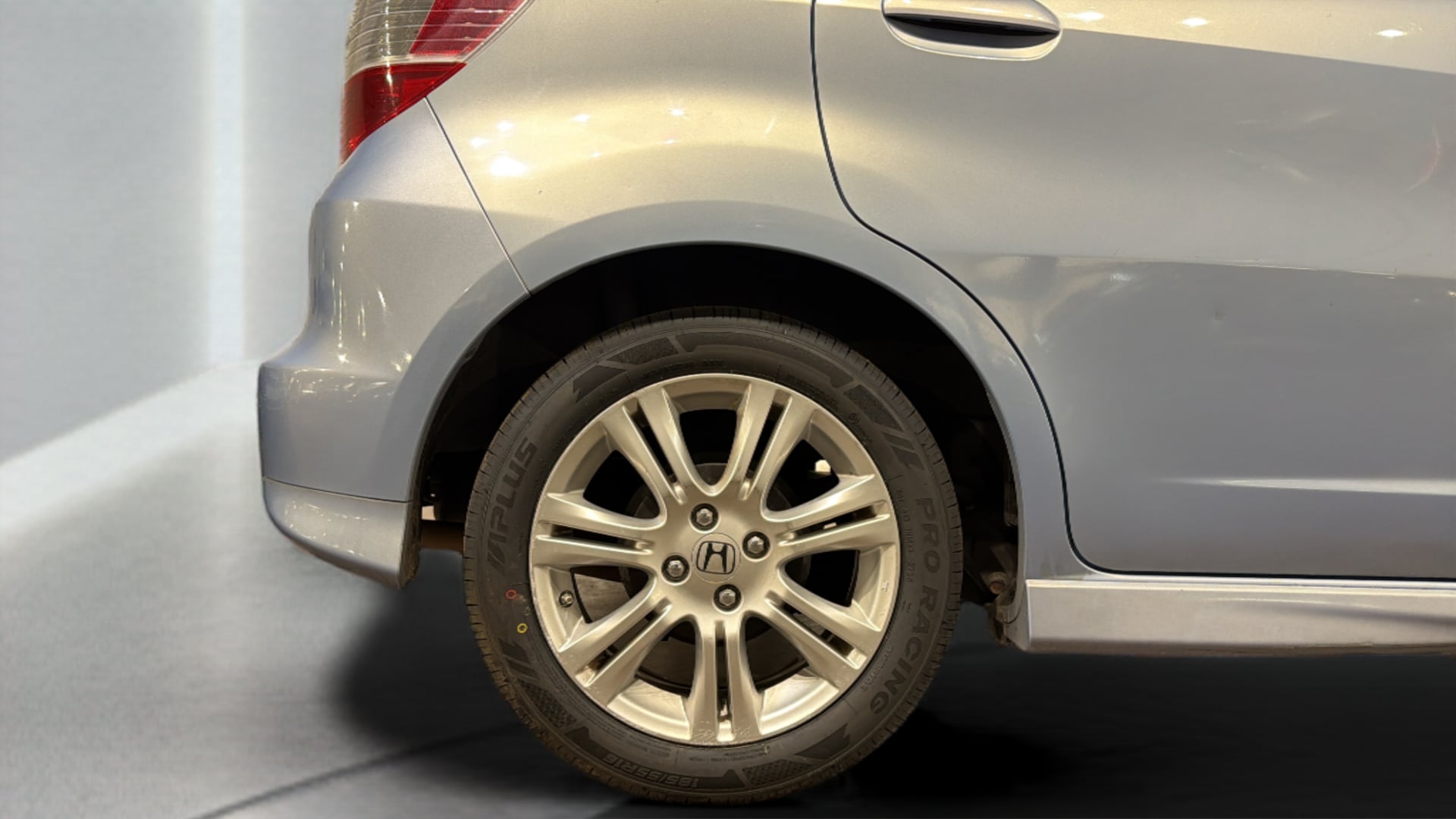 View vehicle photo 5