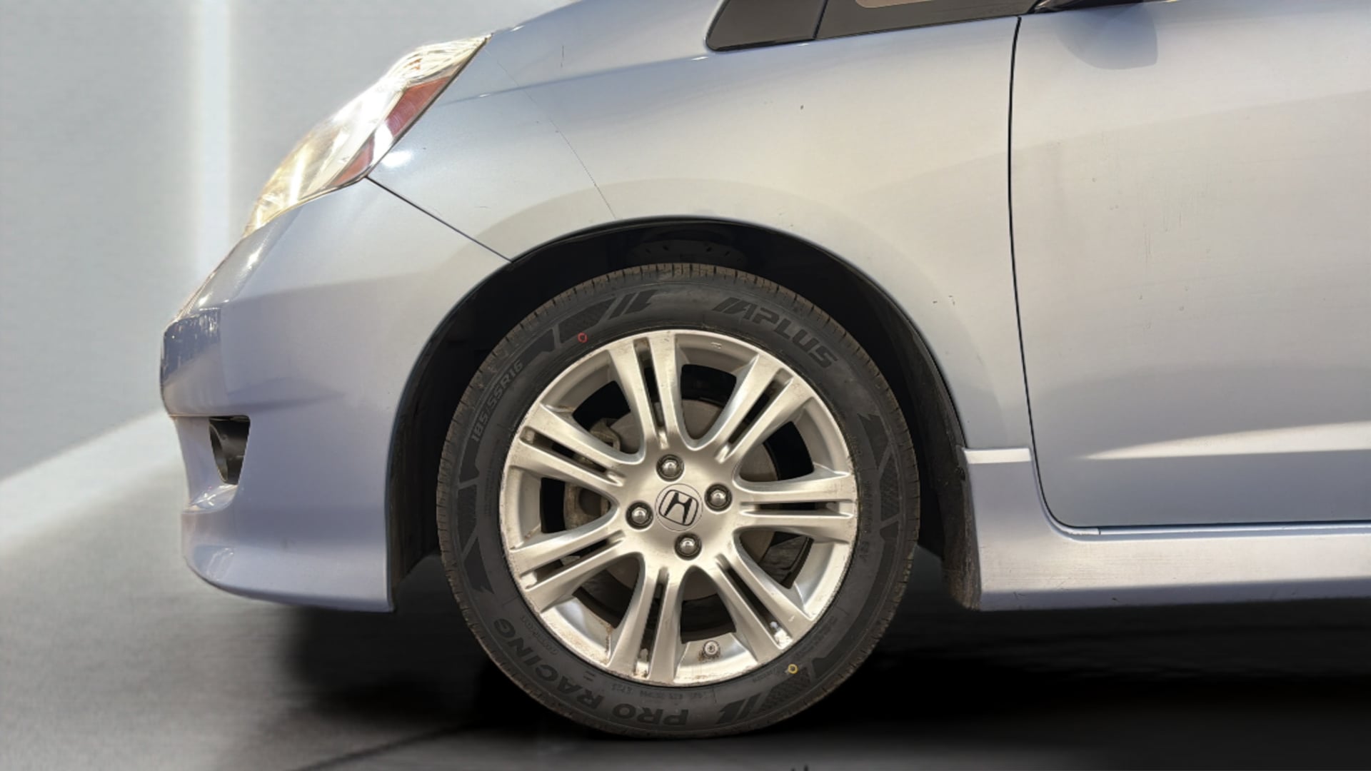 View vehicle photo 7