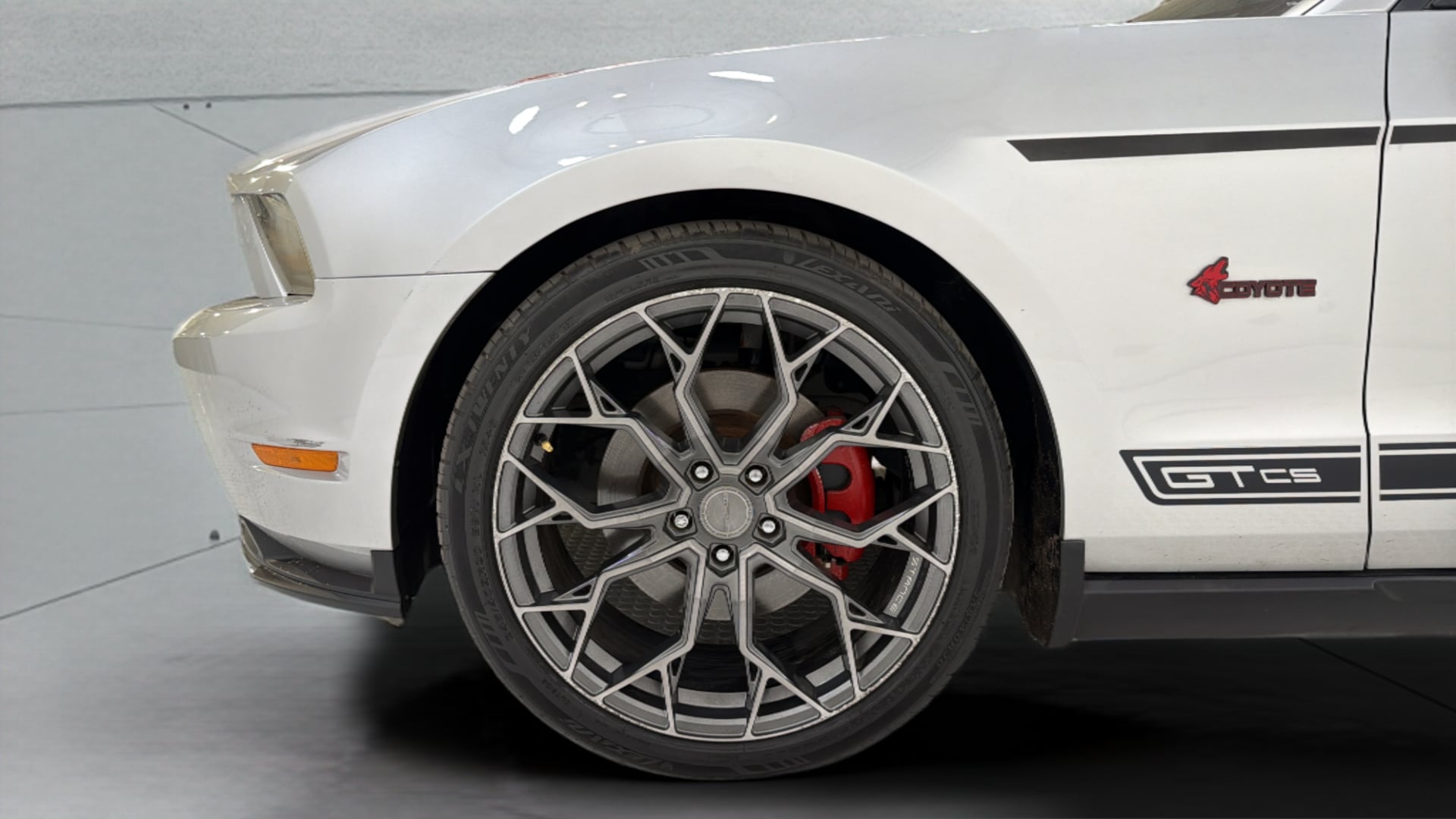 View vehicle photo 5