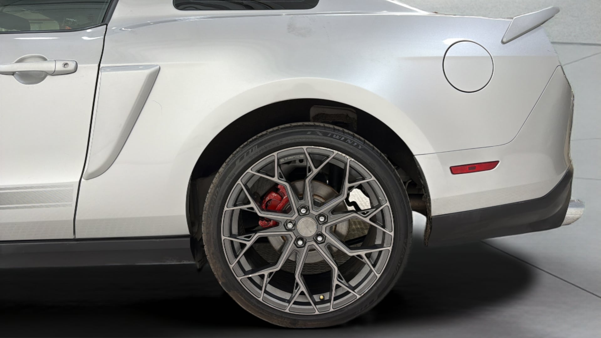 View vehicle photo 7