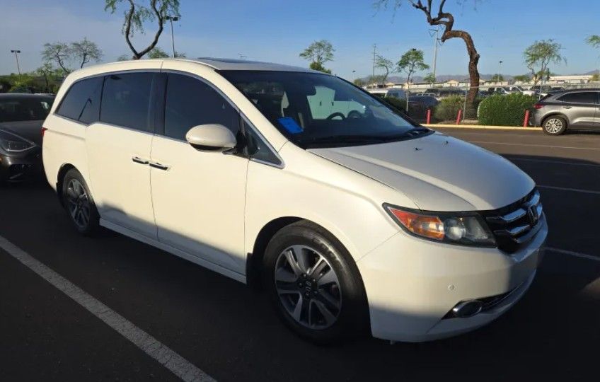 2016 Honda Odyssey Touring's photo