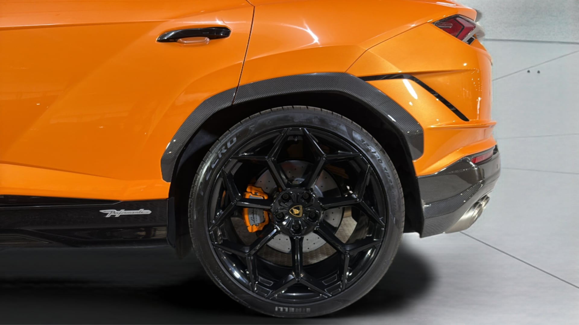 2023 Lamborghini Urus Performante - Photo 37