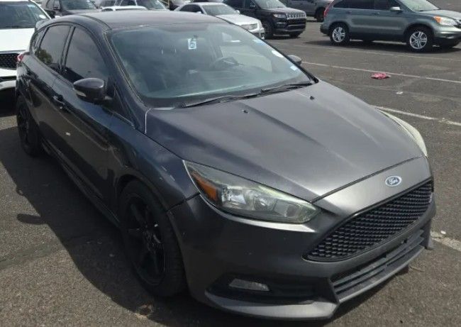 2017 Ford Focus 5 Door Hatch ST's photo