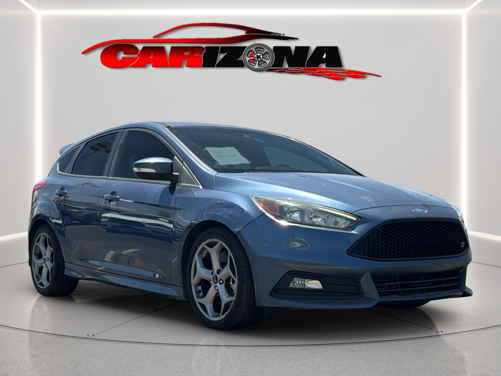 Blue Metallic 2018 Ford Focus Hatchback Front-Wheel Drive Manual