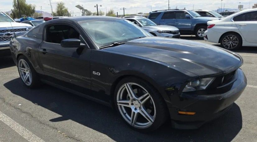 2012 Ford Mustang GT Premium's photo