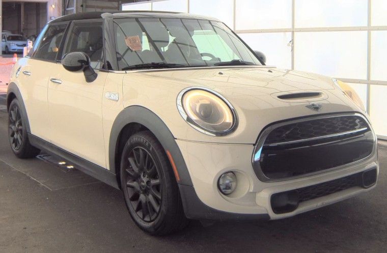 2015 MINI Cooper S 4 Door's photo
