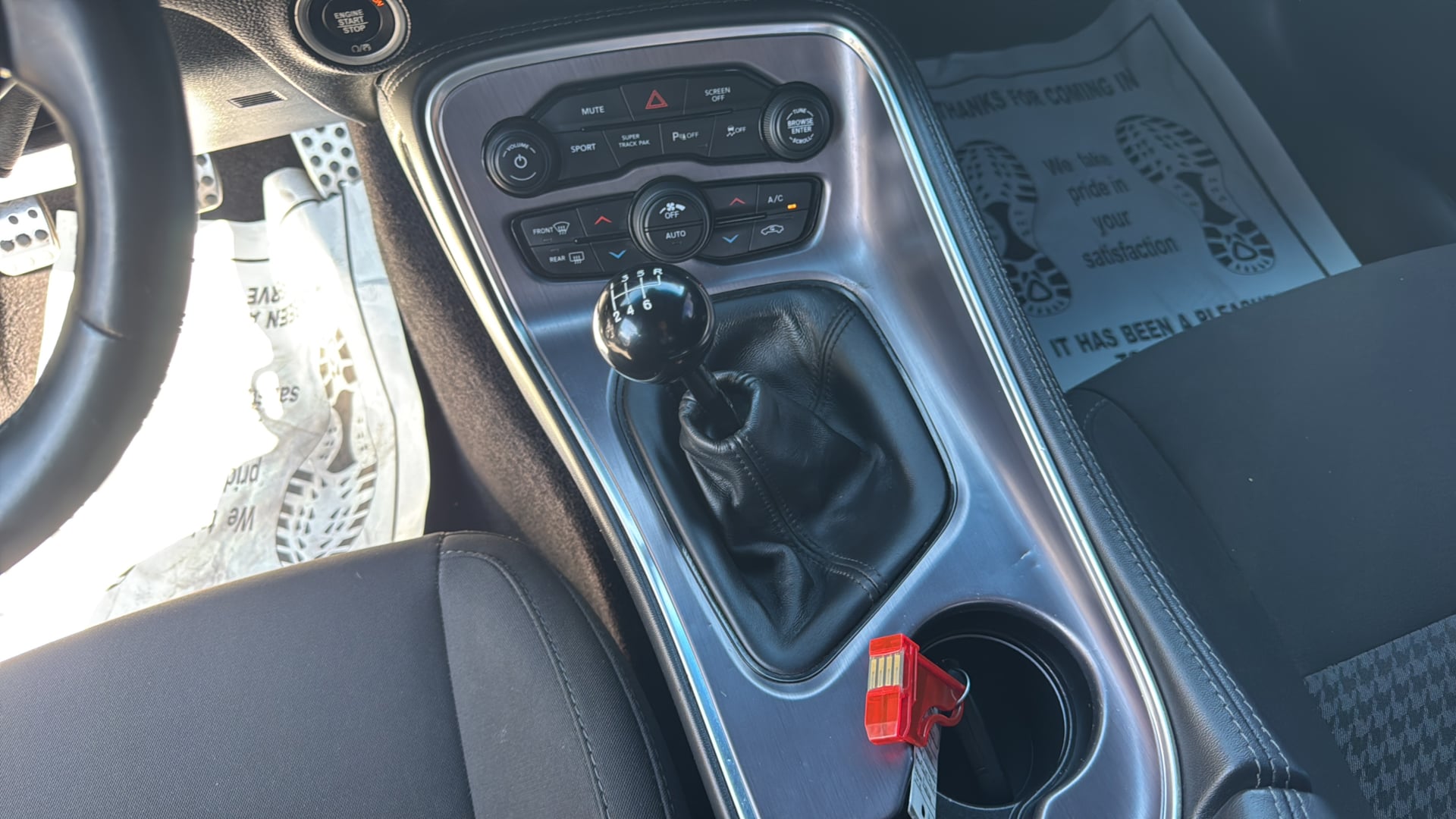Dodge Challenger photo 23