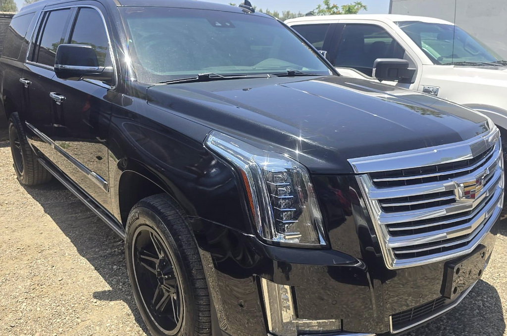 2018 Cadillac Escalade ESV AWD Platinum's photo