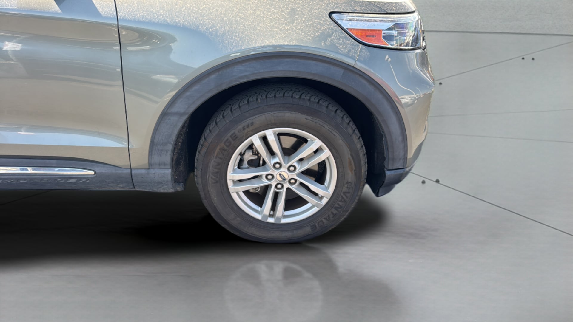 Ford Explorer photo 14