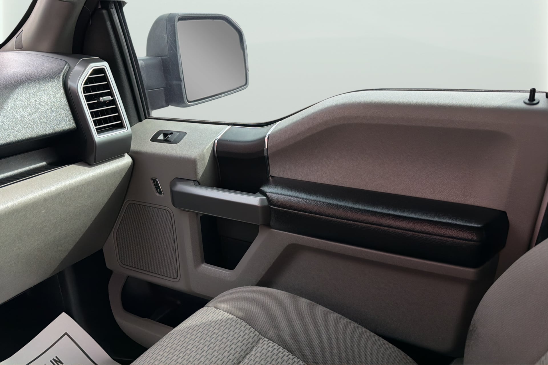 Ford F-150 photo 17