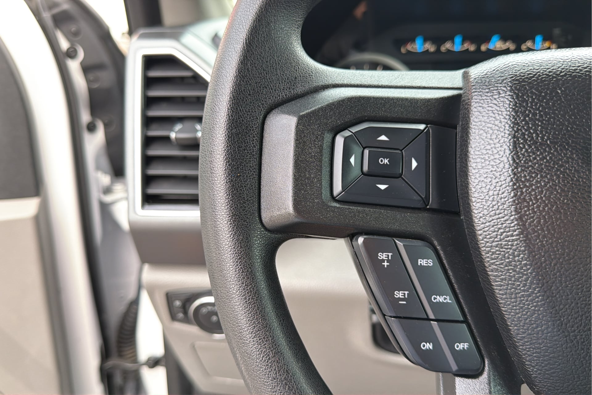 Ford F-150 photo 27