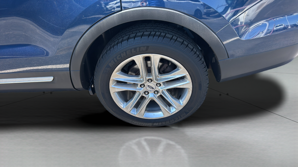 Ford Explorer photo 17