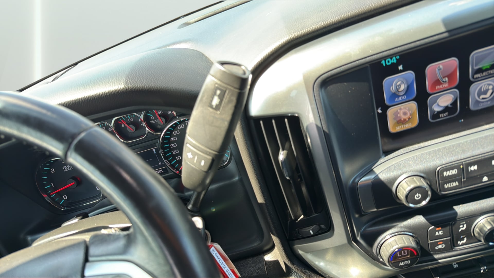 Chevrolet Silverado photo 23