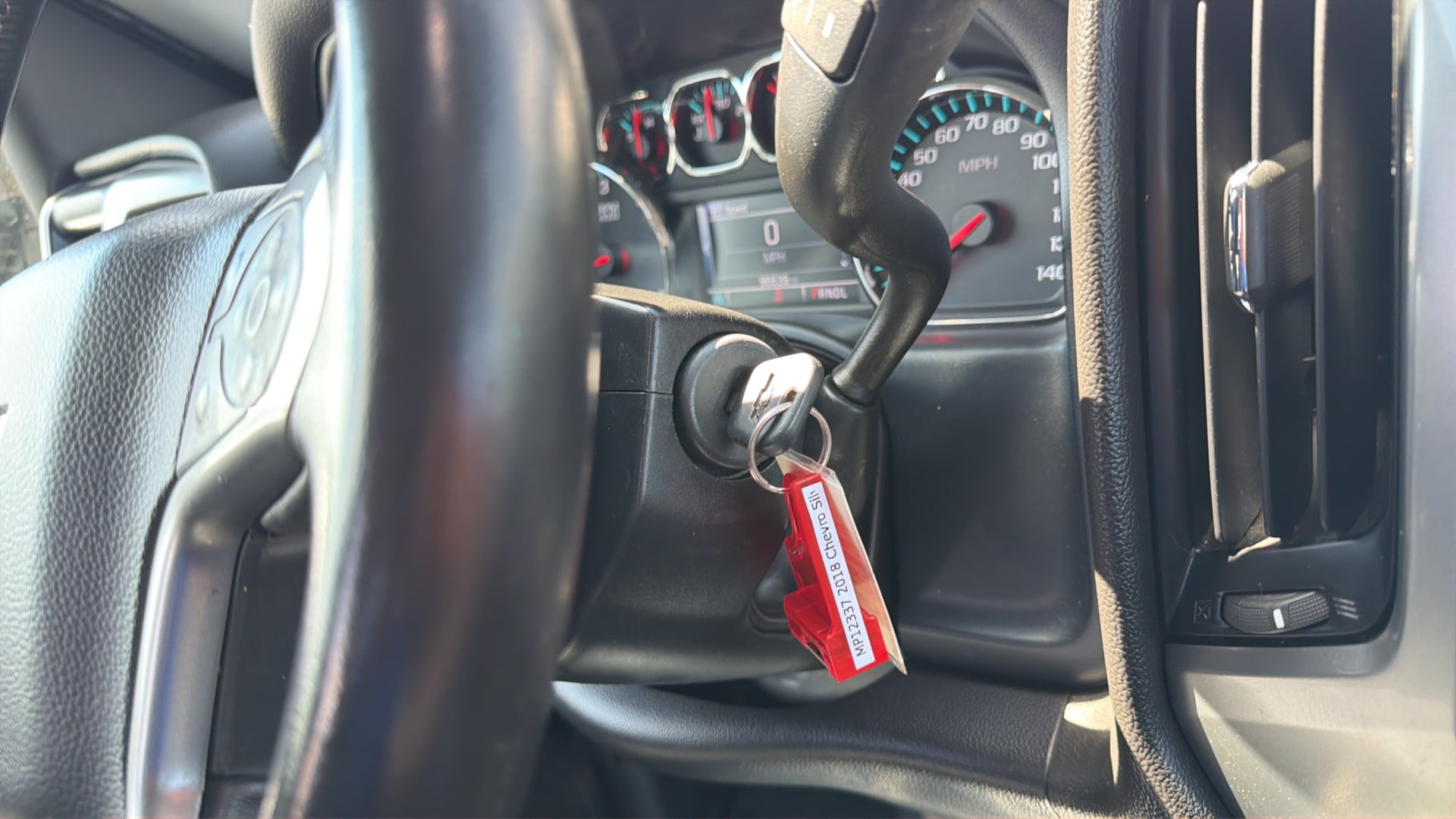 Chevrolet Silverado photo 24