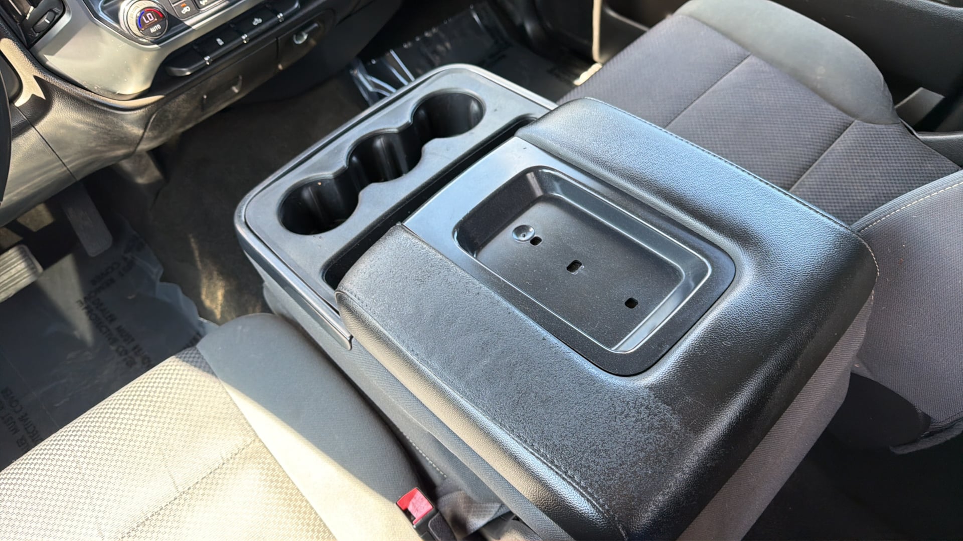 Chevrolet Silverado photo 26