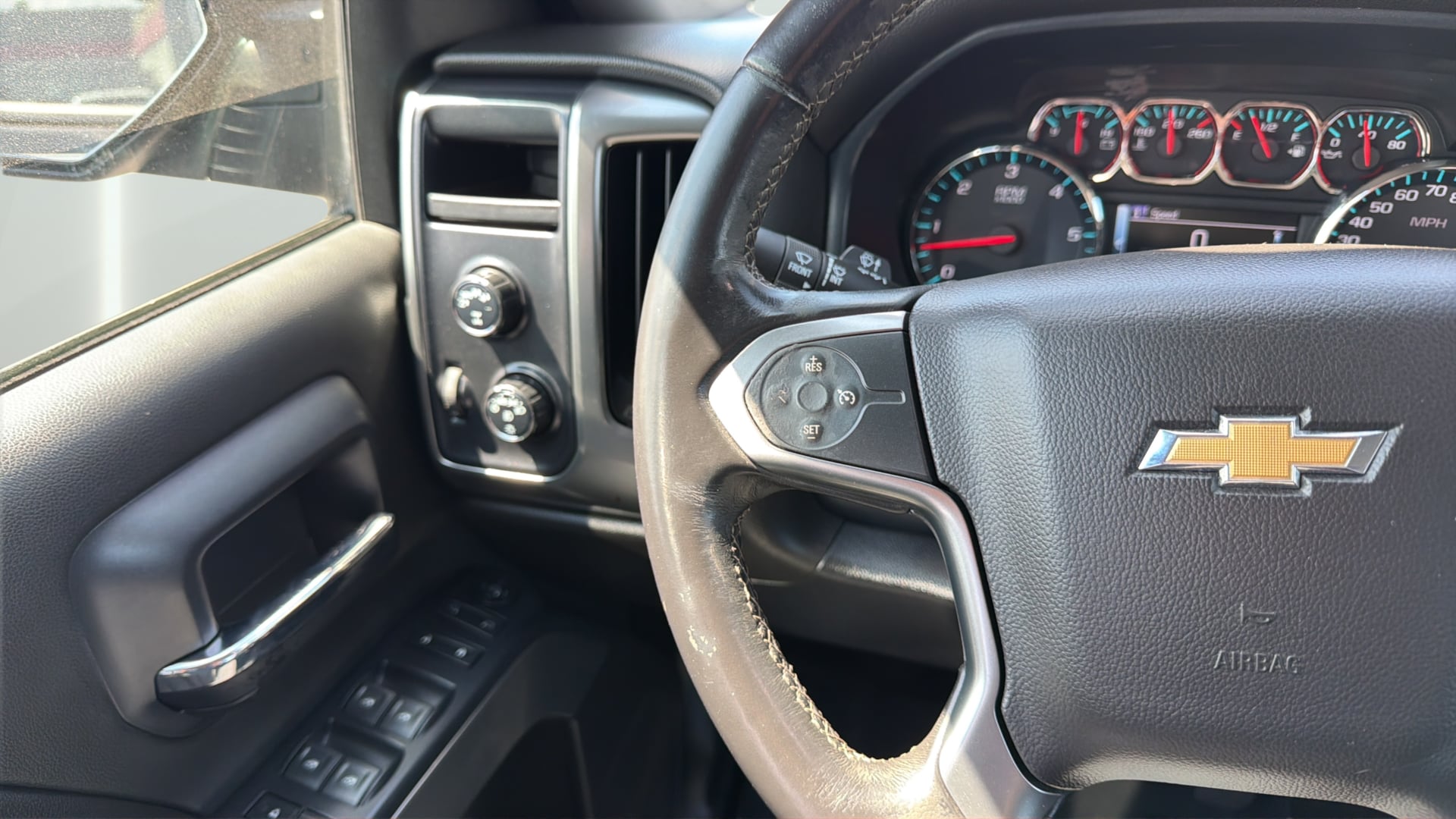 Chevrolet Silverado photo 27