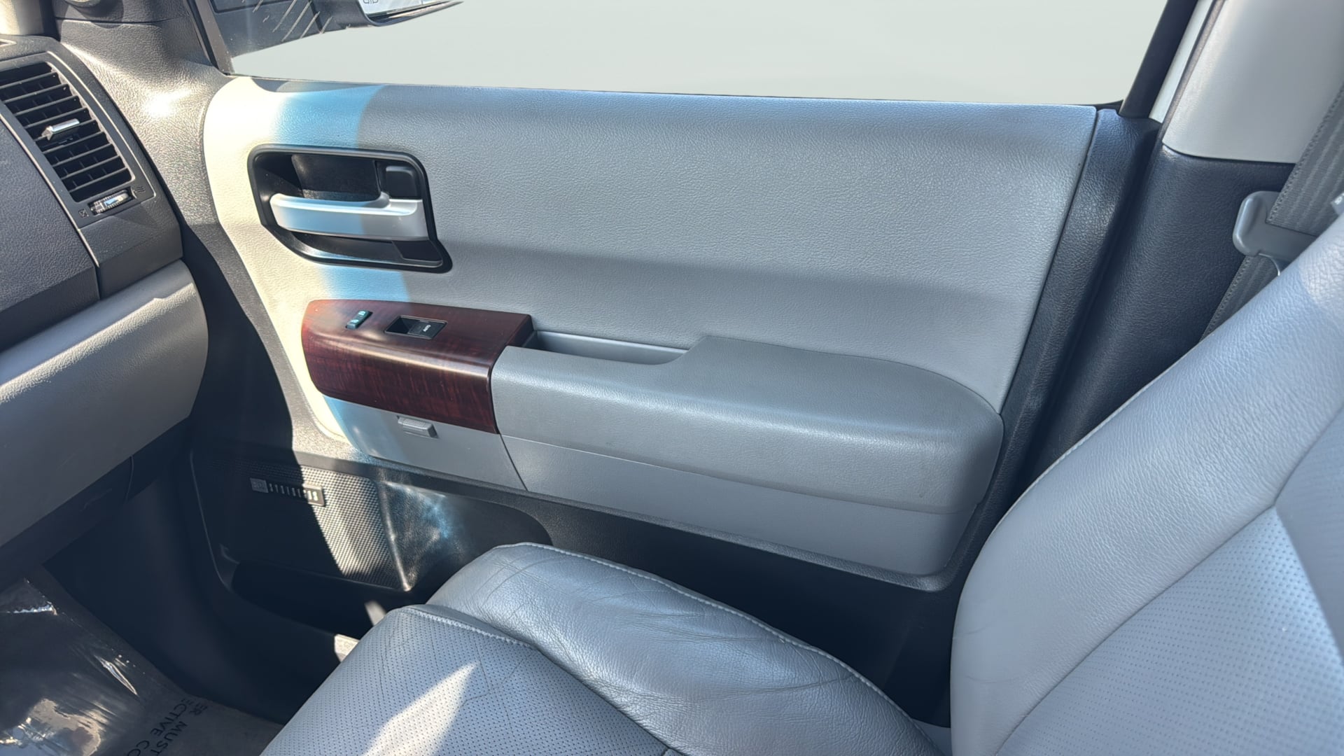 Photo 17 of this Toyota Sequoia