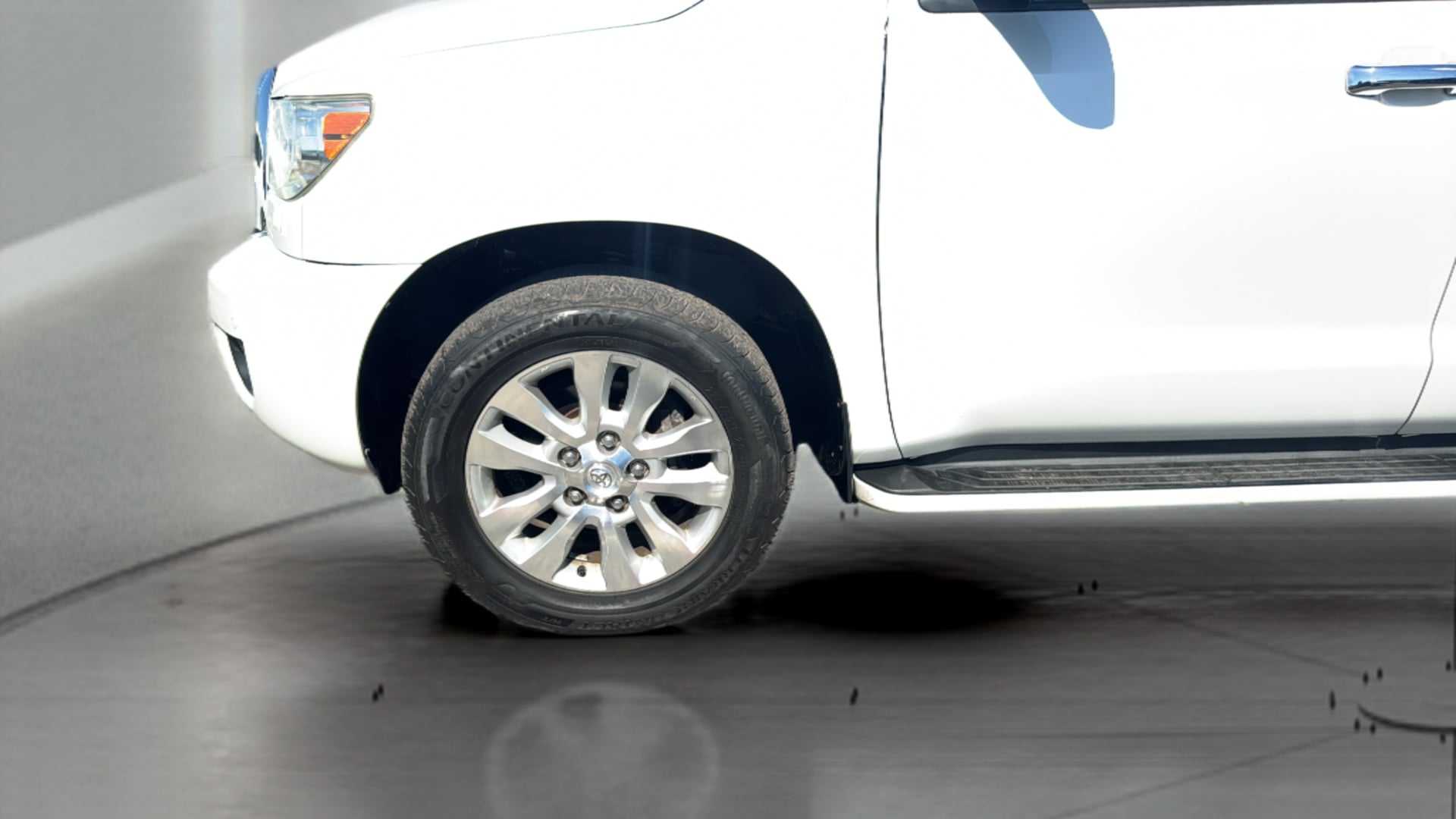 Photo 34 of this Toyota Sequoia