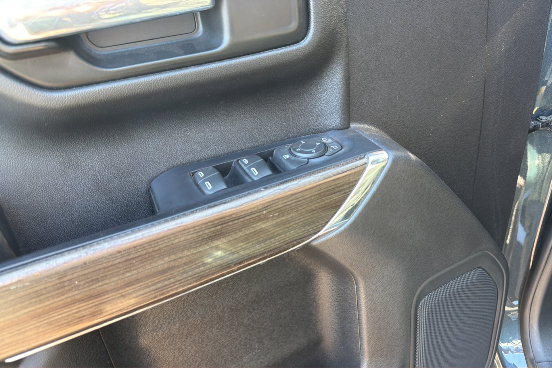 Chevrolet Silverado photo 19