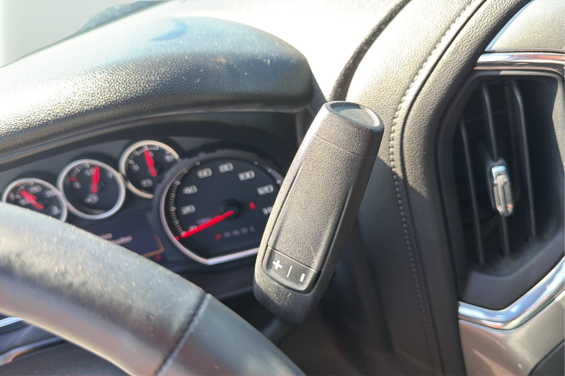 Chevrolet Silverado photo 23