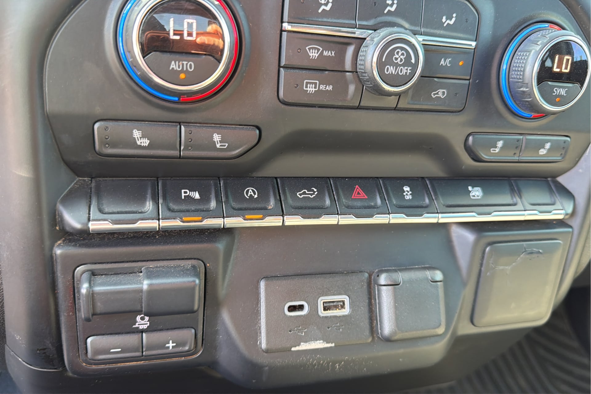 Chevrolet Silverado photo 26