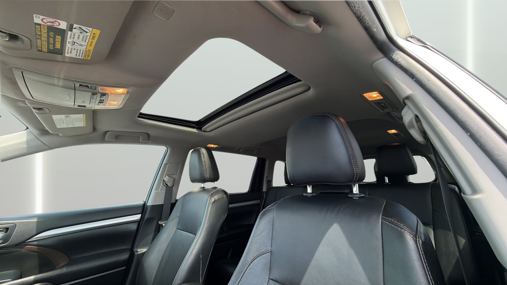 Photo 30 of this Toyota Highlander