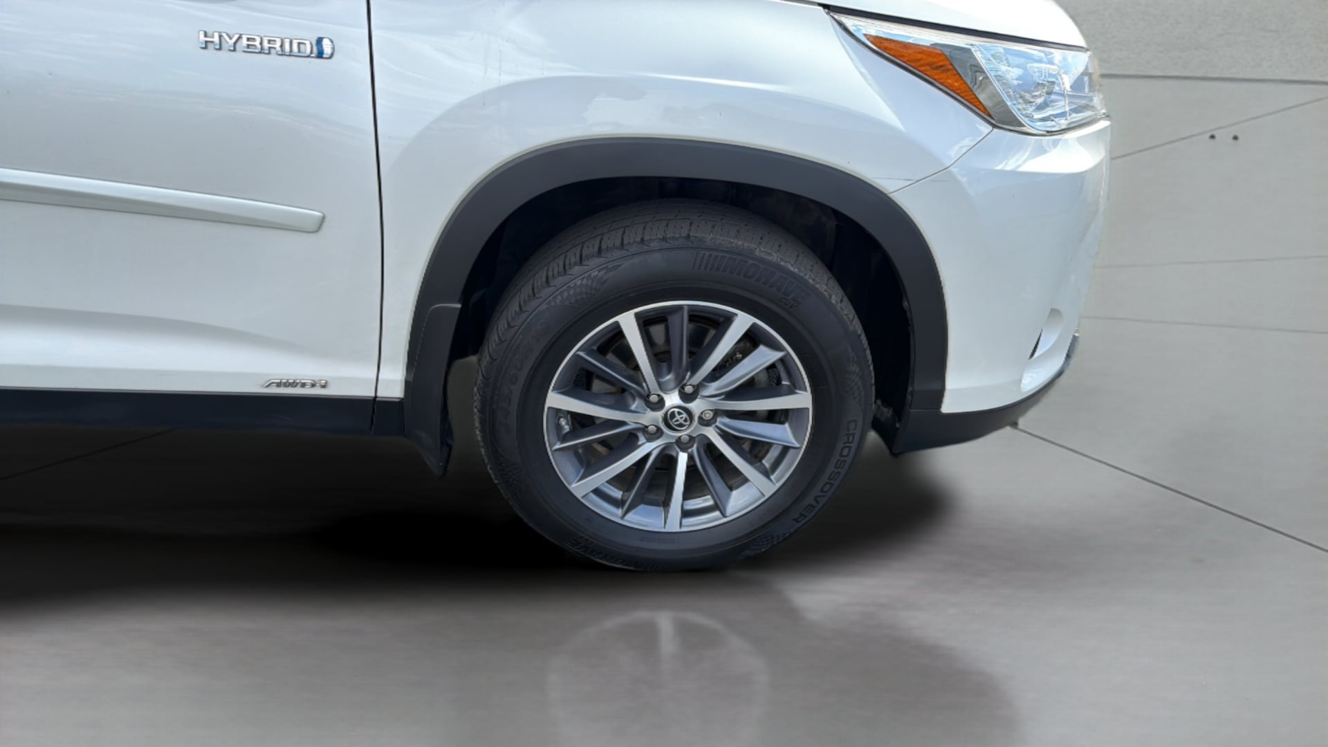Photo 36 of this Toyota Highlander