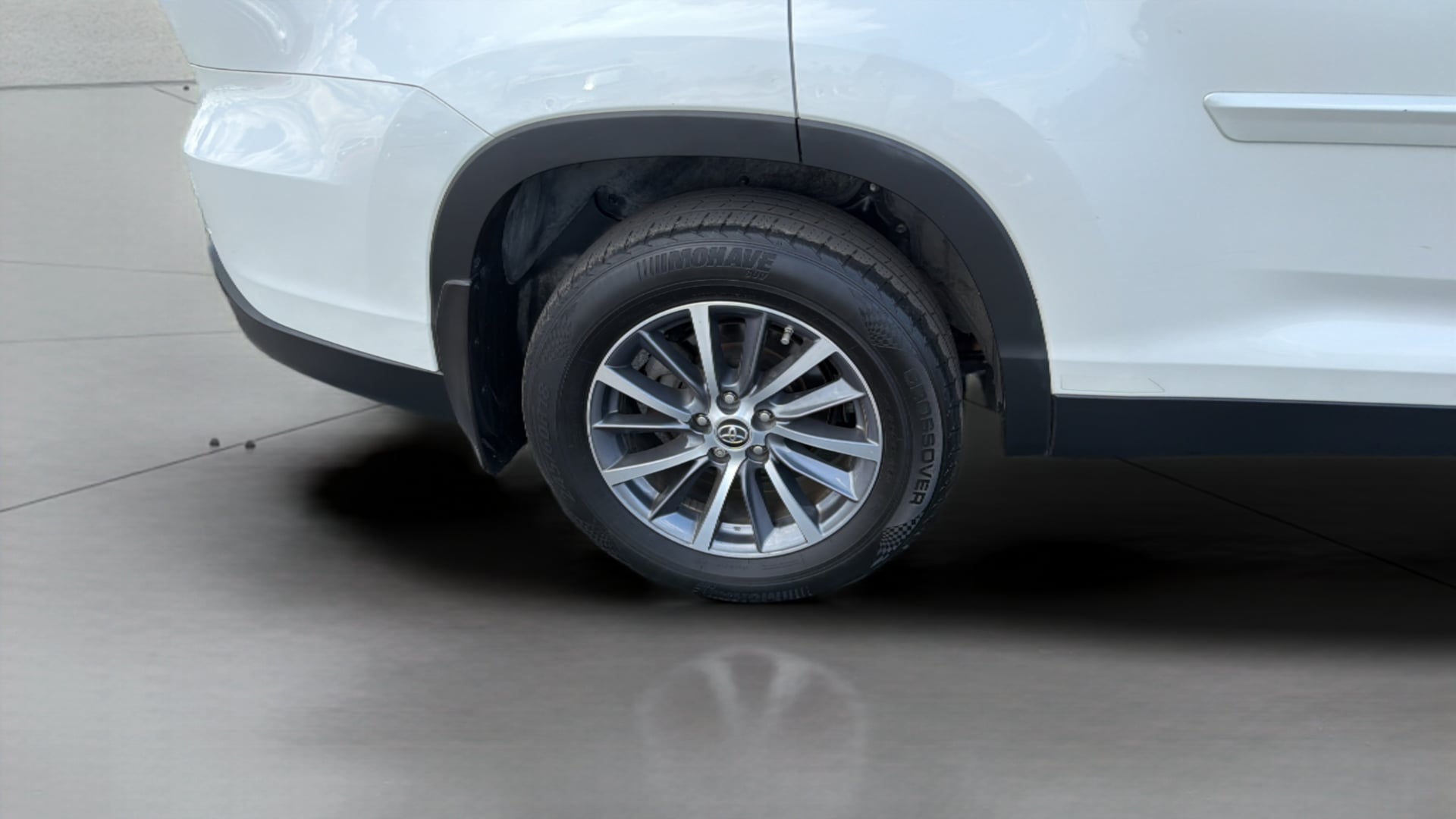 Photo 37 of this Toyota Highlander