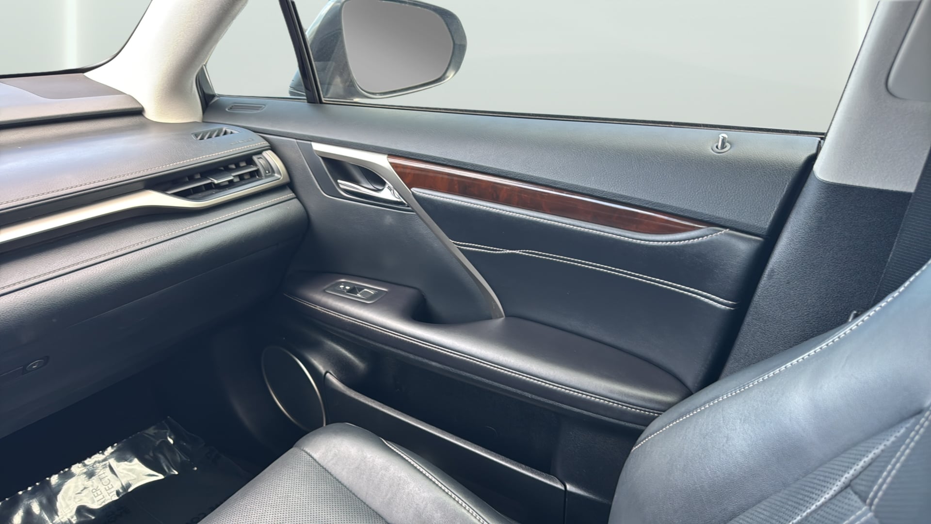 Lexus RX photo 18