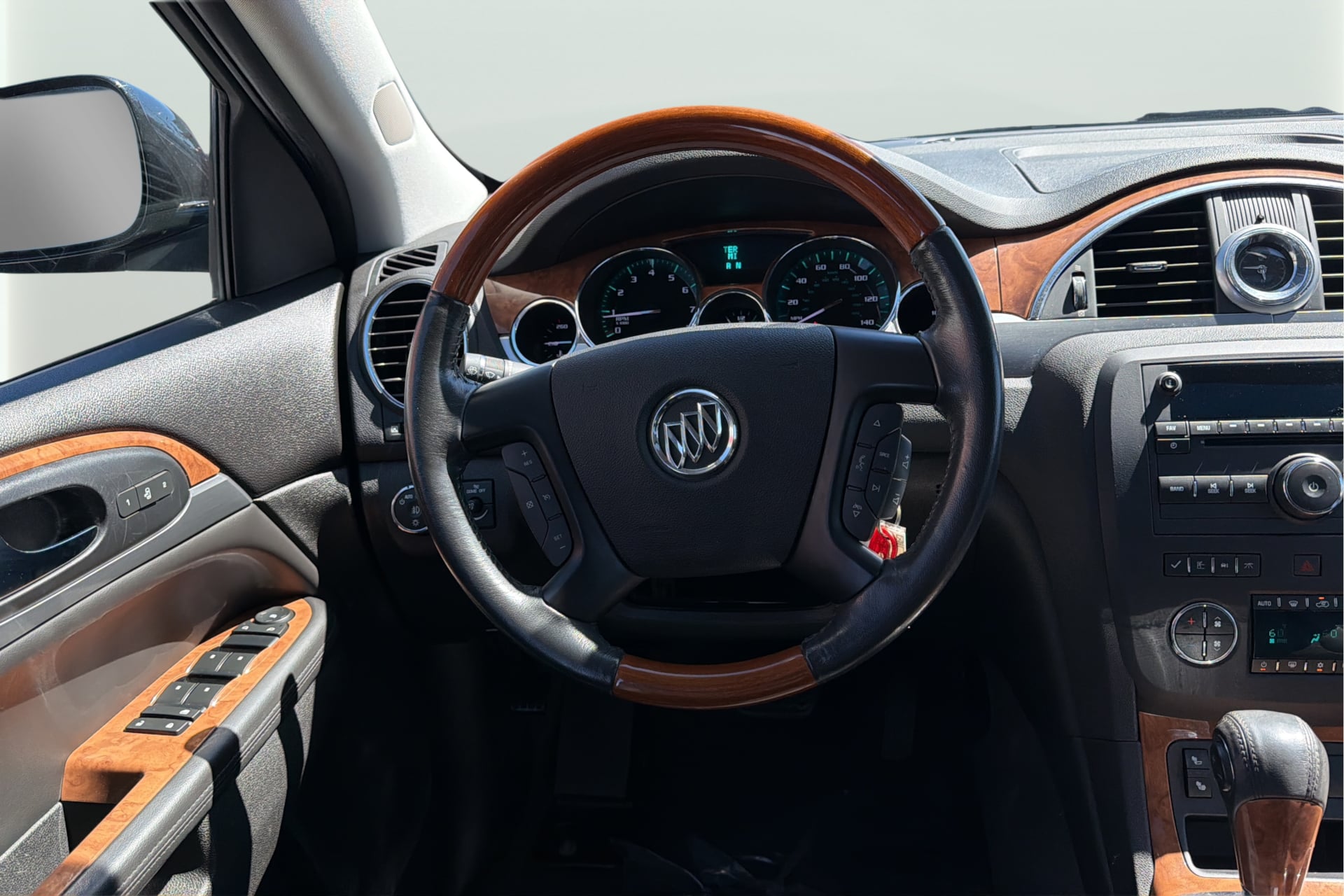 Buick Enclave photo 16