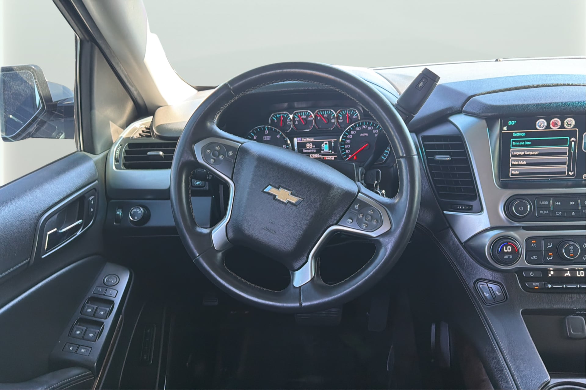 Chevrolet Tahoe photo 16