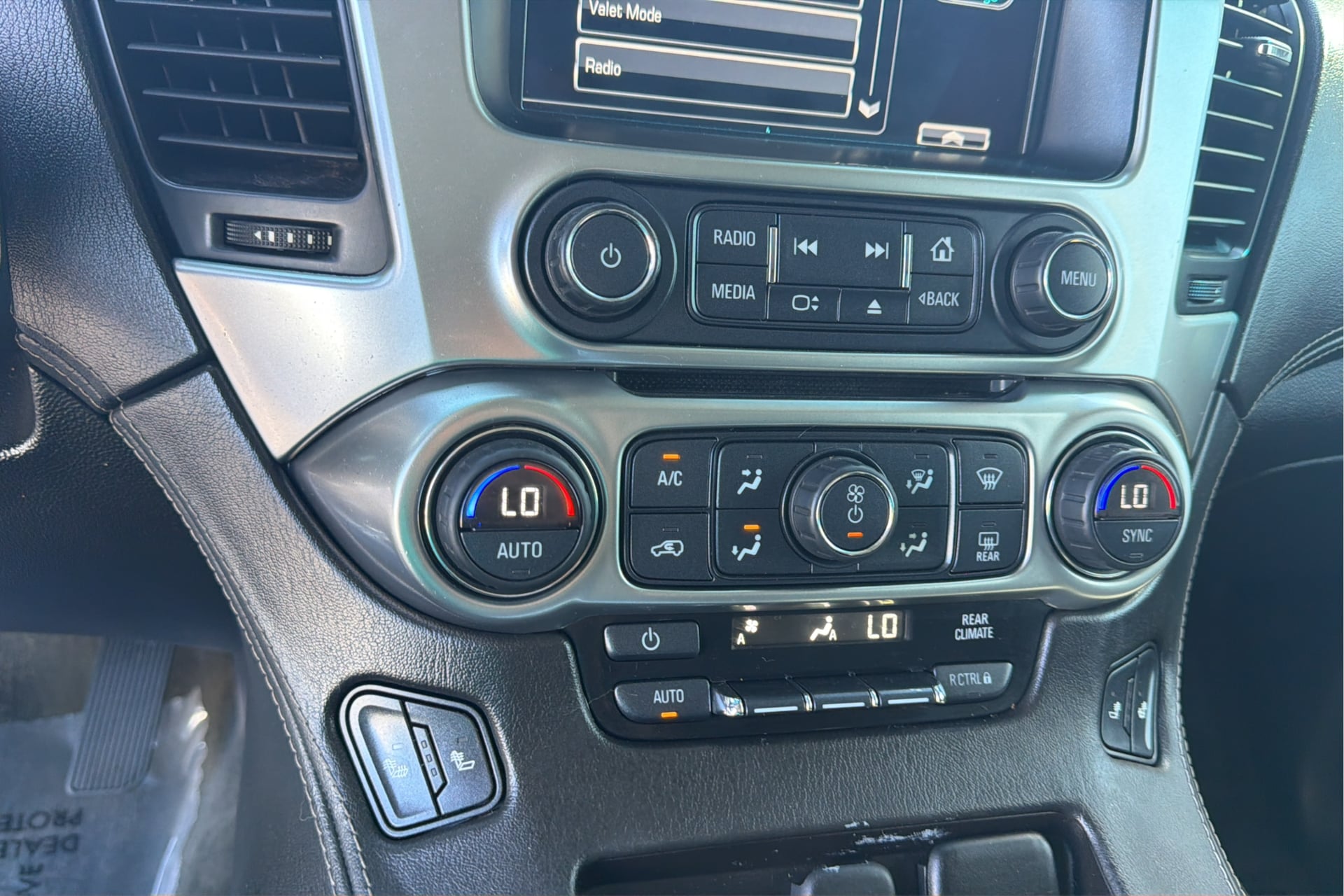 Chevrolet Tahoe photo 28