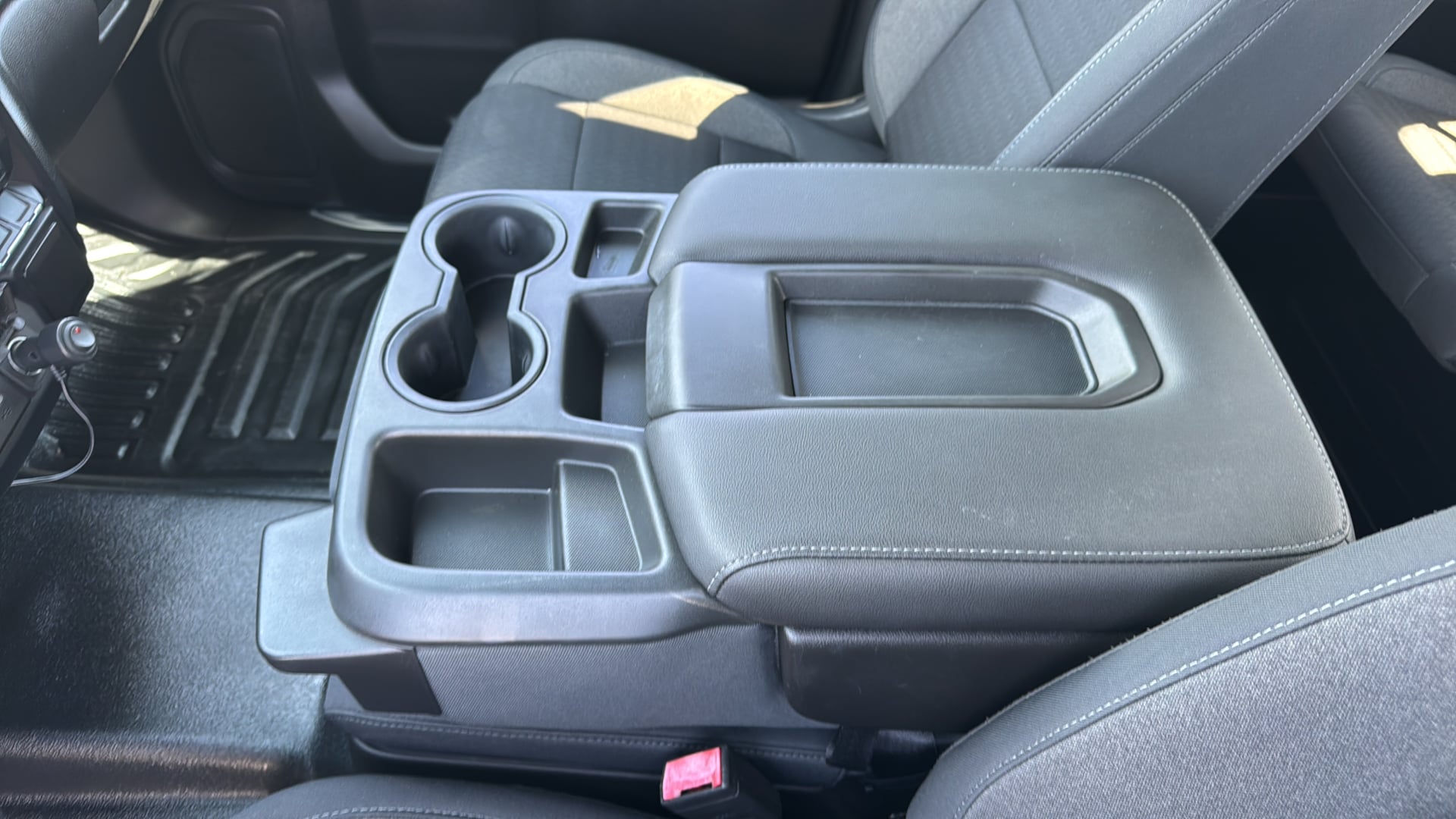 Chevrolet Silverado photo 26