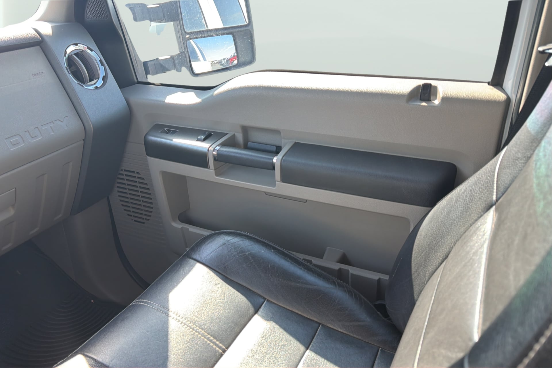 Photo 17 of this Ford Super Duty F-250 SRW