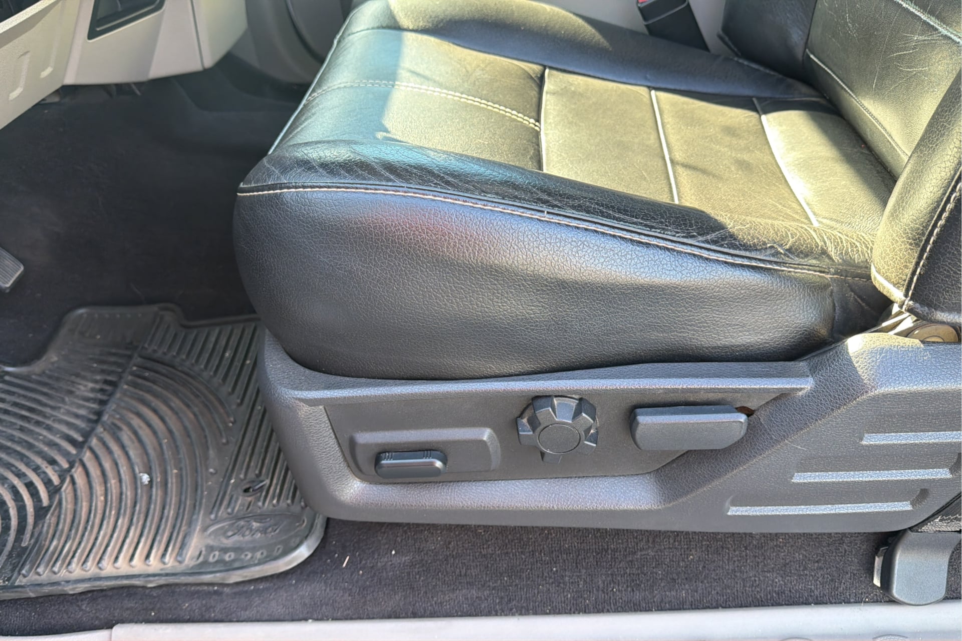 Photo 20 of this Ford Super Duty F-250 SRW