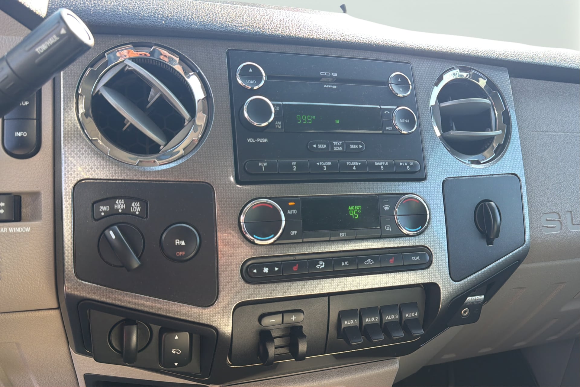 Photo 25 of this Ford Super Duty F-250 SRW