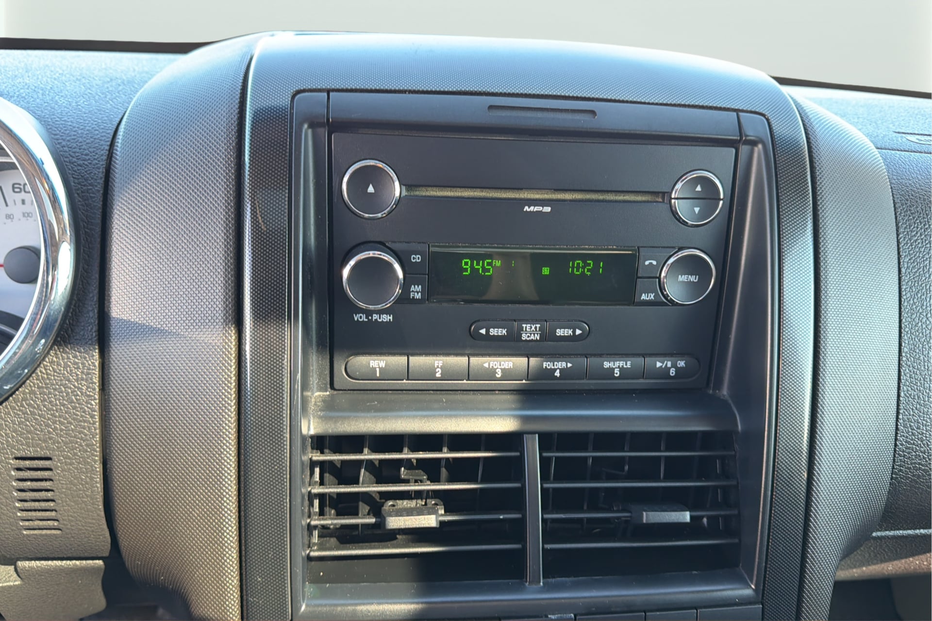 Photo 21 of this Ford Explorer Sport Trac