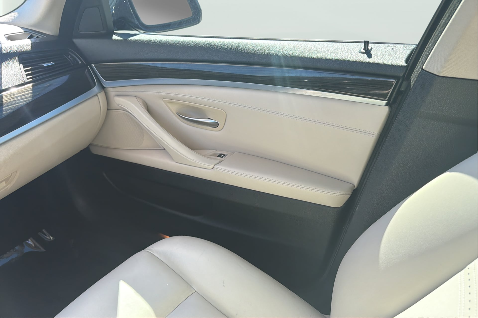BMW 5 Series photo 17
