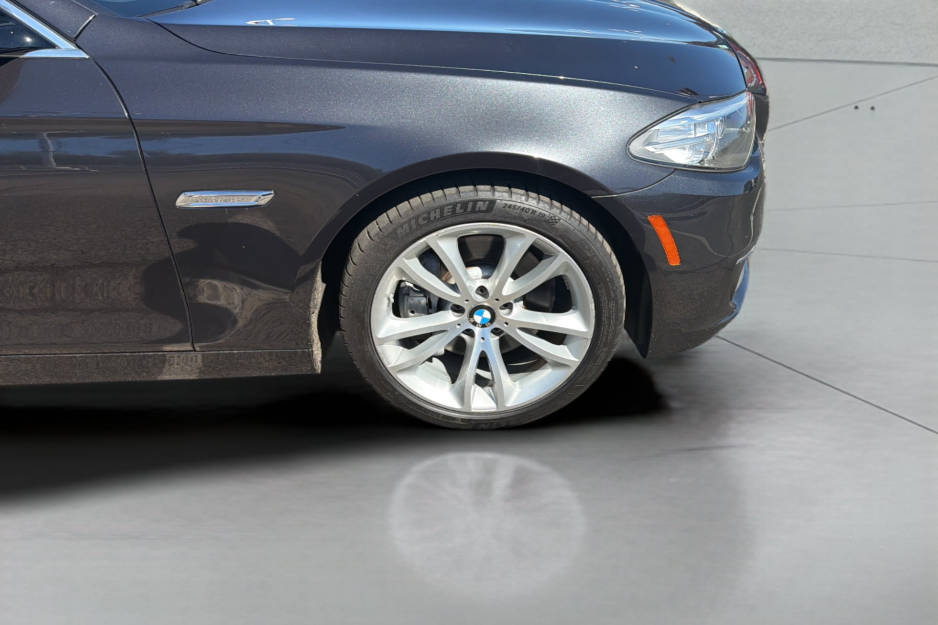 BMW 5 Series photo 35