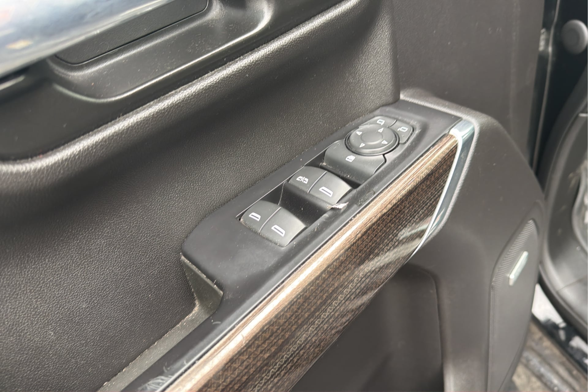 Chevrolet Silverado photo 19