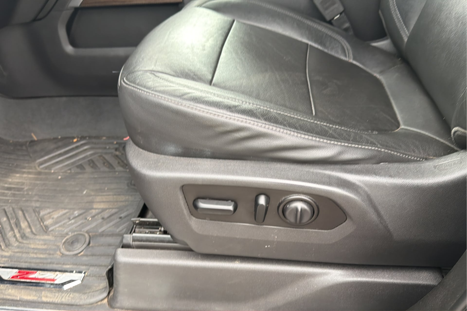 Chevrolet Silverado photo 20