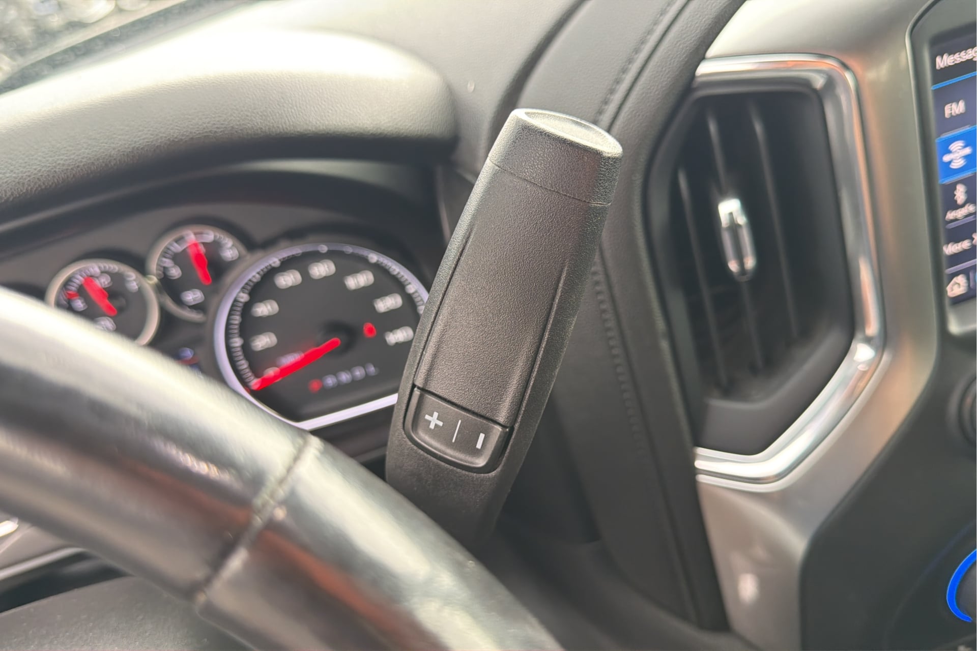 Chevrolet Silverado photo 22