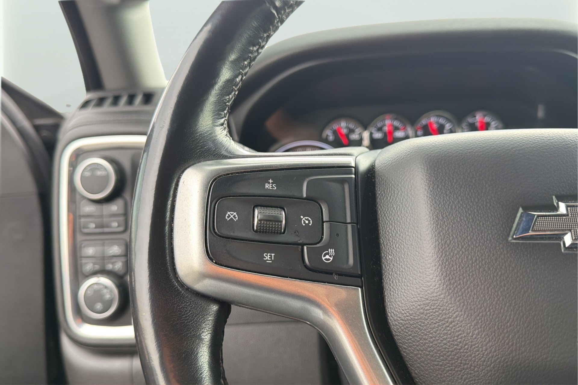 Chevrolet Silverado photo 26