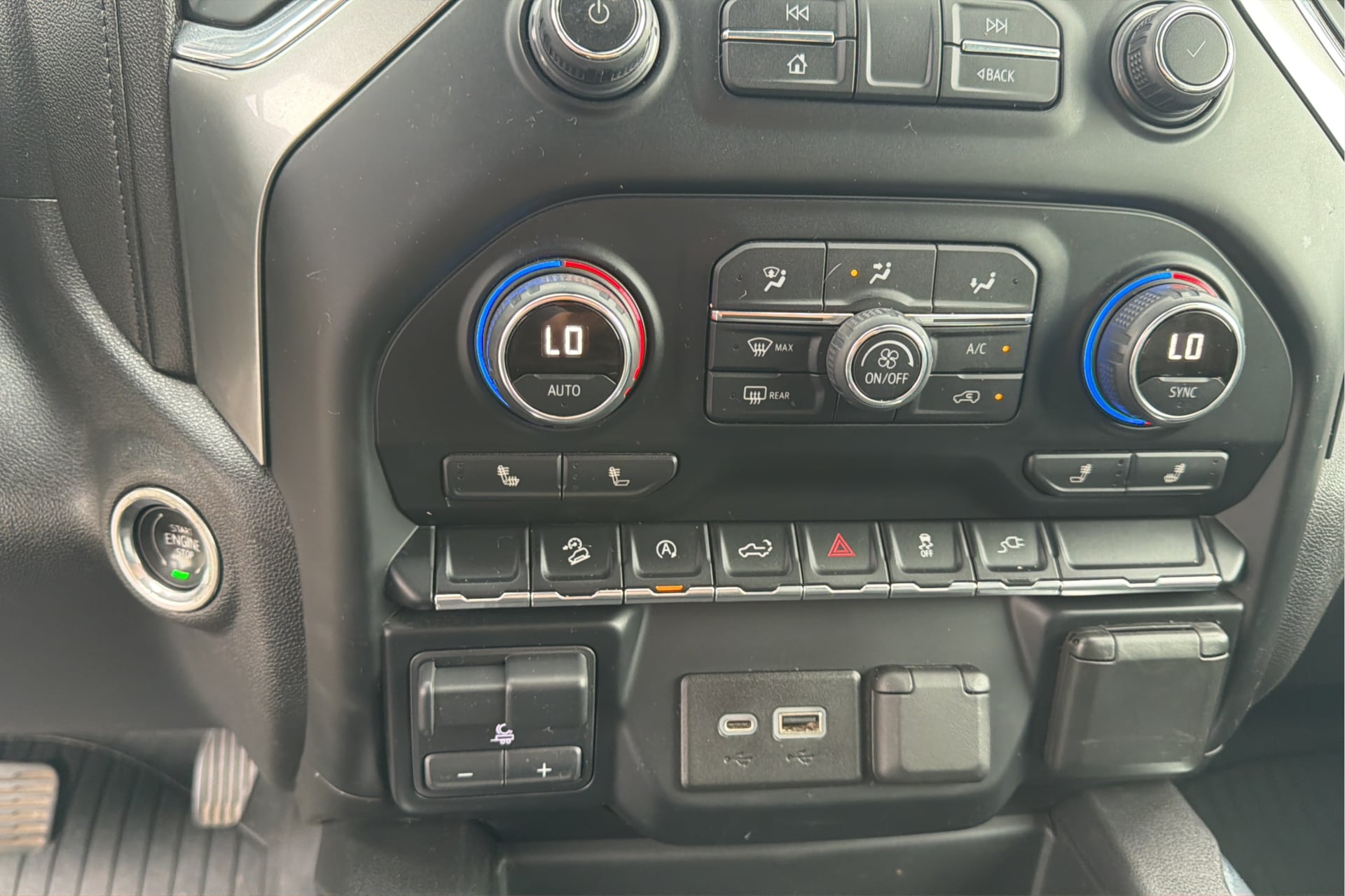 Chevrolet Silverado photo 27