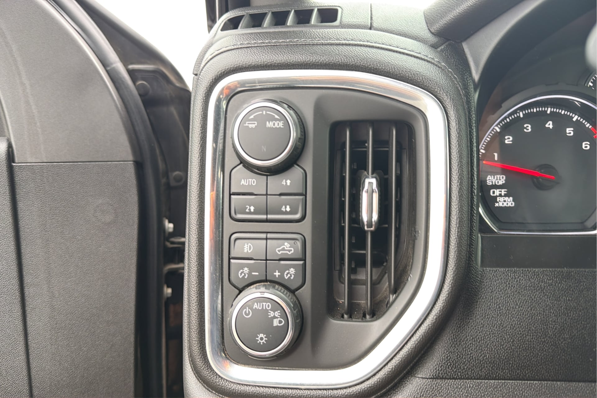 Chevrolet Silverado photo 33