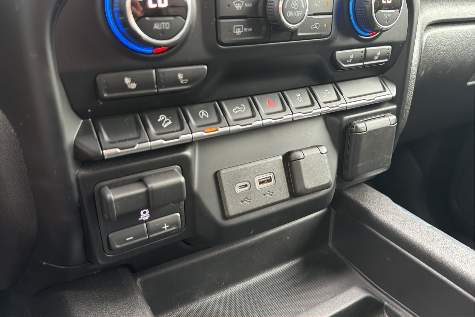 Chevrolet Silverado photo 35