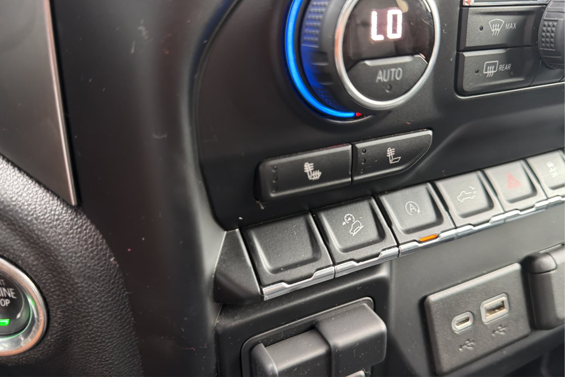 Chevrolet Silverado photo 36