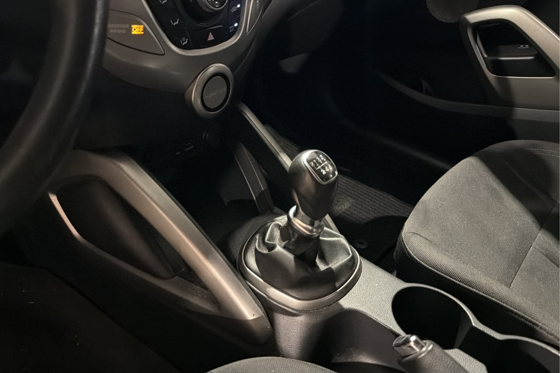 Hyundai Veloster photo 23