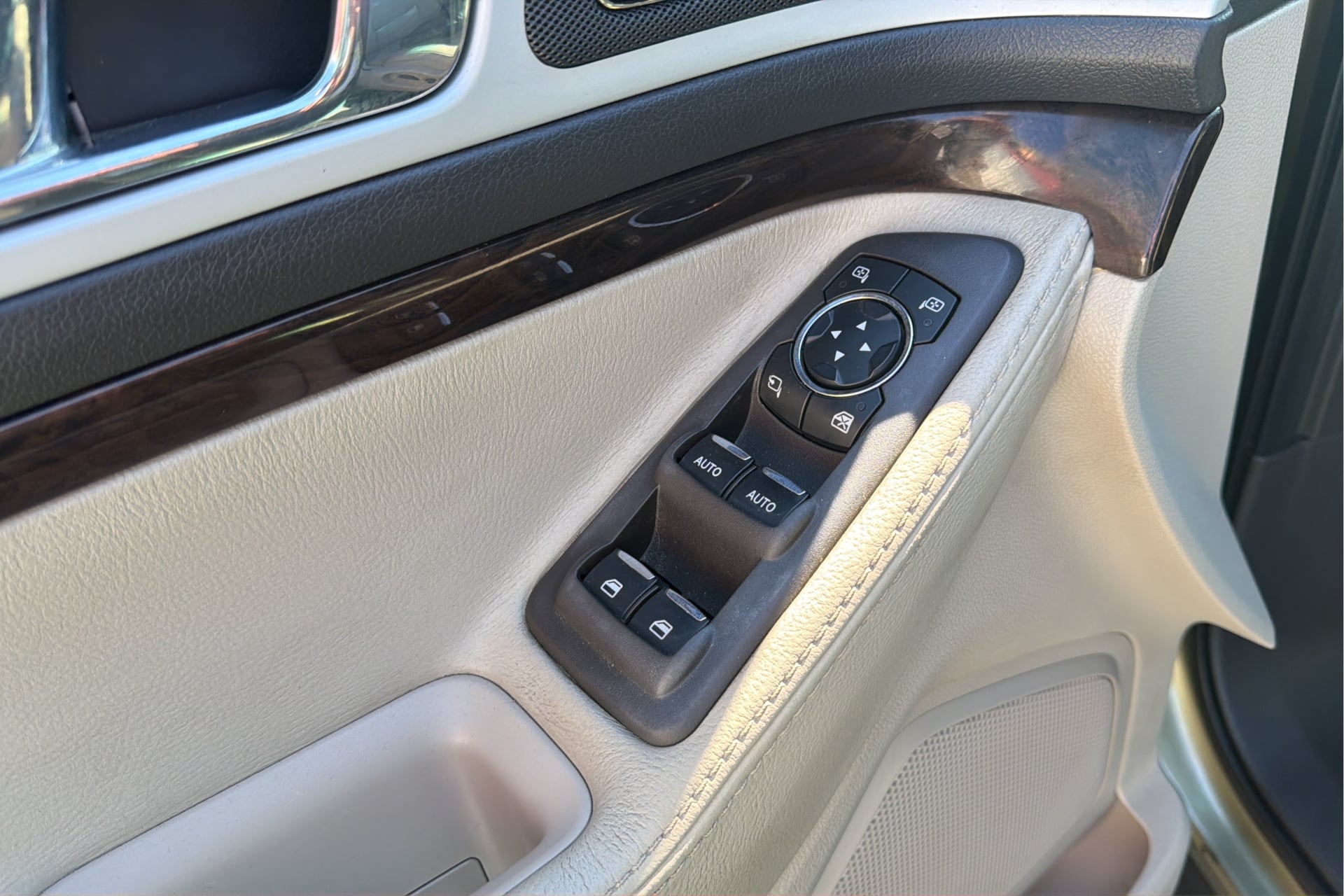 Photo 19 of this Ford Explorer